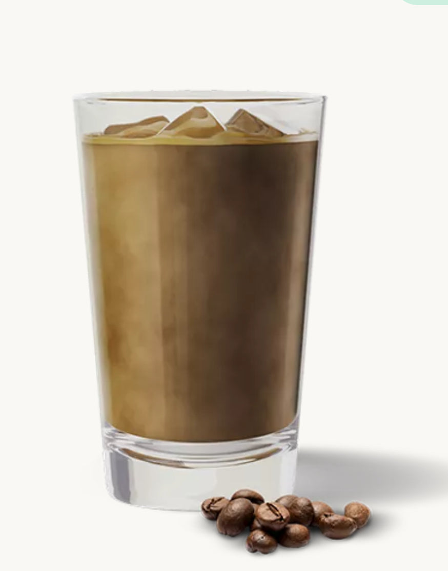 Café glacé hyperprotéiné. Une boisson délicieuse et nutritive qui permet de faire le plein de caféine et de protéines sur le pouce